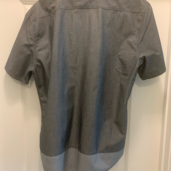 Casual button down short sleeve shirt, XL in size - Picture 2 of 5